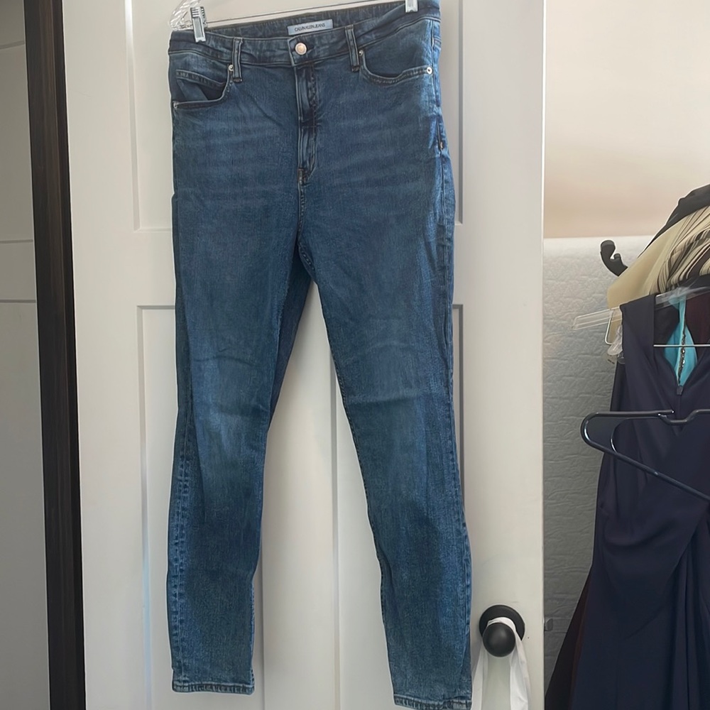 Women’s Calvin Klein 5 pocket style blue jeans. Worn a couple of times.